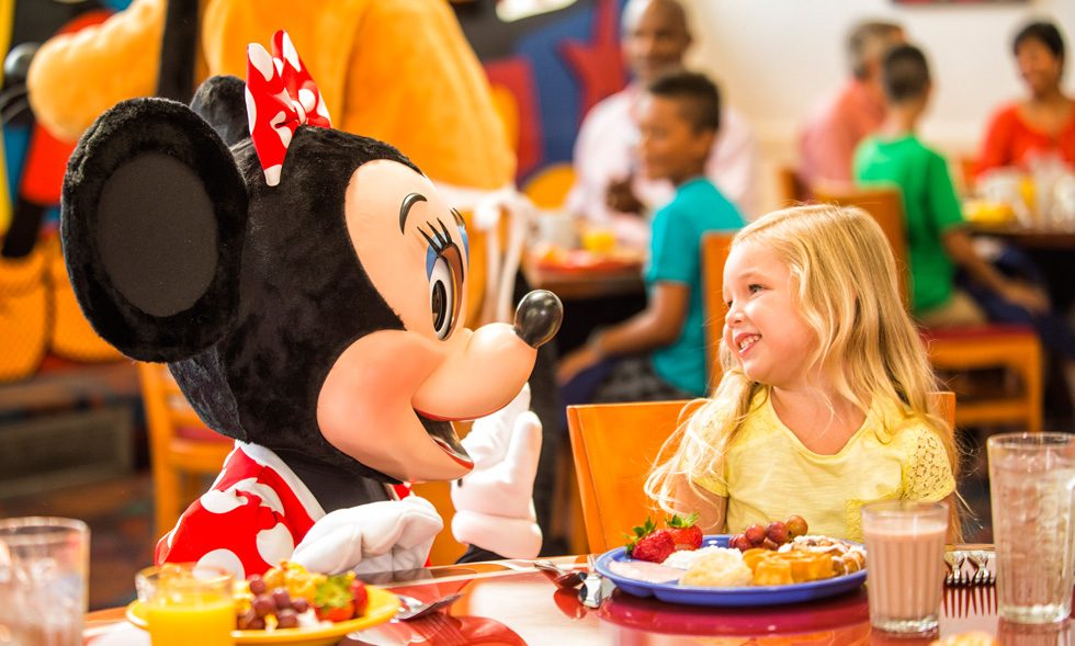Minnie Mouse - Café da manhã com os personagens da Disney